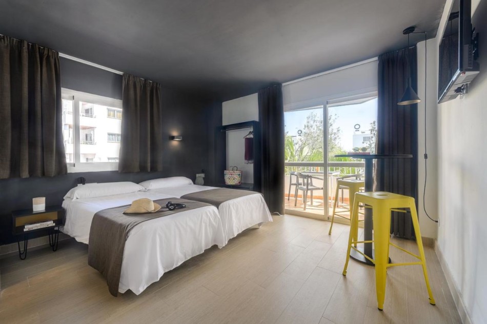 Amazing Cheap Apartment Pool Playa den Bossa – PlayaJad – Bedroom Amazing Cheap Apartment Pool Playa den Bossa PlayaJad16 Bedroom - LeibTour: TOP aparthotels in Ibiza