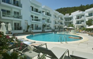 Bright large family apartment by the sea BALRESMIG Swimming pool - LeibTour: TOP aparthotels in Ibiza
