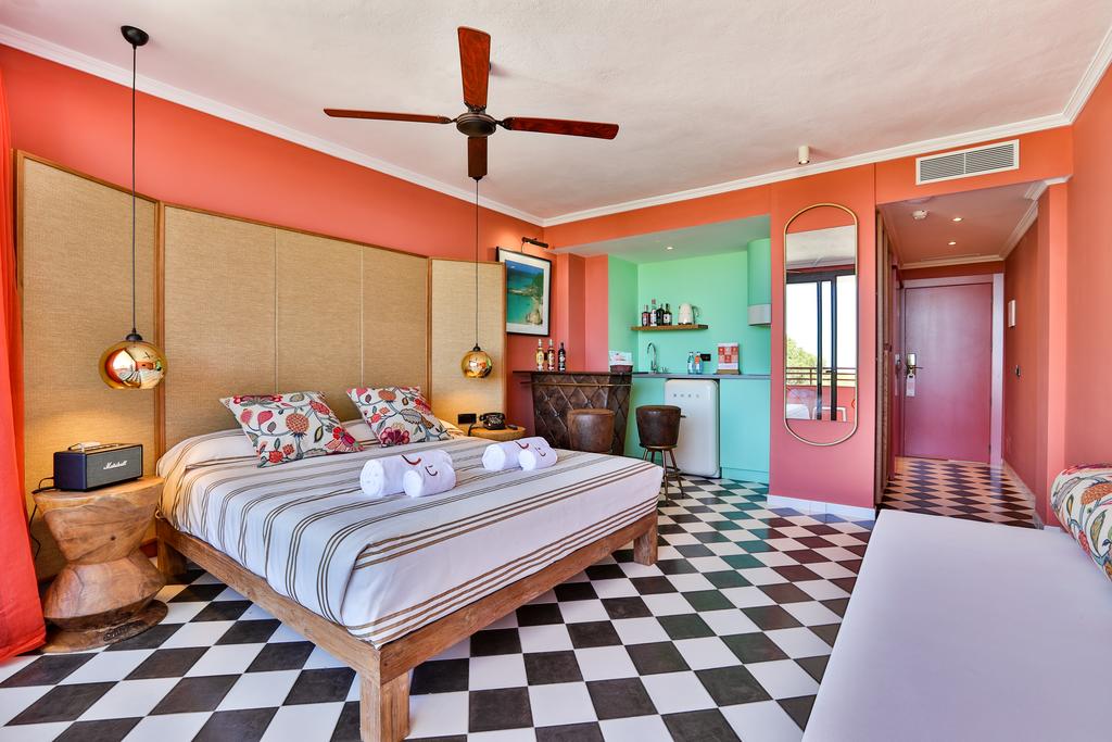 Surf and book in few minutes: Carribean style holiday apartments up to 4 guests, luxury, cool and stylish