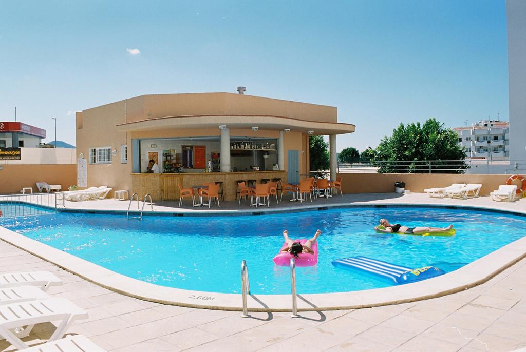 Cheap Holiday Apartments Cafè del Mar with pool, SAN ANTONI – Property Code: SAPONI