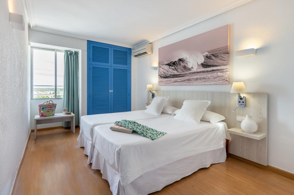 Cheap apartment with pool up to 3 guests – PLAYATIV – Bedroom2 Cheap apartment with pool up to 3 guests PLAYATIV Bedroom2 - LeibTour: TOP aparthotels in Ibiza