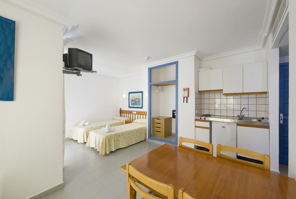 Cheap central studio apartment – SOBAYSA – Studio apartment2 Cheap central studio apartment SOBAYSA Studio apartment2 - LeibTour: TOP aparthotels in Ibiza