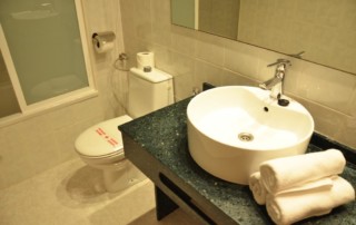 Cheap nice central apartment IBIZA PANAPIB Bathroom1 1 - LeibTour: TOP aparthotels in Ibiza