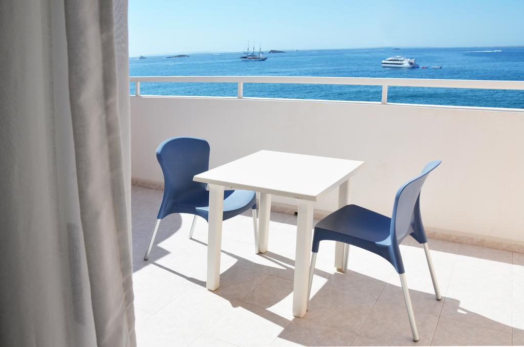 Cheap nice central apartment, IBIZA – PANAPIB – Terrace Cheap nice central apartment IBIZA PANAPIB Terrace 1 - LeibTour: TOP aparthotels in Ibiza