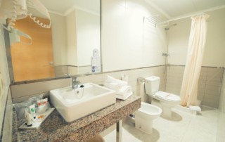 Cheap quiet family apartment Escanaz Bathroom2 - LeibTour: TOP aparthotels in Ibiza