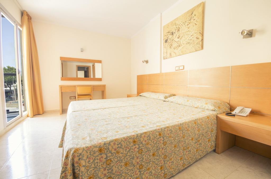 Surf and book in few minutes: Cheap quiet family apartment with pool, gym, sauna and kids entertainment