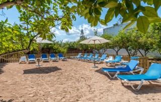 Cozy Apartment with Pool on the beach S.ta Eulalia SEUROS Pool Area - LeibTour: TOP aparthotels in Ibiza
