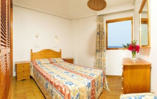 Cozy Studio Apartments with Pool PLAYA DEN BOSSA VICENROS Bedroom 2 - LeibTour: TOP aparthotels in Ibiza
