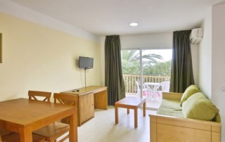 Cozy apartment with pool Pet allowed SABAHAP Living room - LeibTour: TOP aparthotels in Ibiza