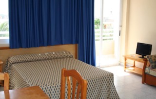 Cozy bright apartment with pool TRPCSANT SAN ANTONIO BAY Living 2 - LeibTour: TOP aparthotels in Ibiza