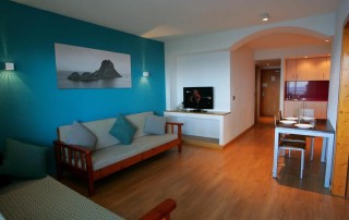 Crazy Party apartment Playa den Bossa IBJTAPT 8 - LeibTour: TOP aparthotels in Ibiza
