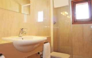 Elegant Apartment Playa den Bossa Sea View Bathroom BayBossa19 - LeibTour: TOP aparthotels in Ibiza