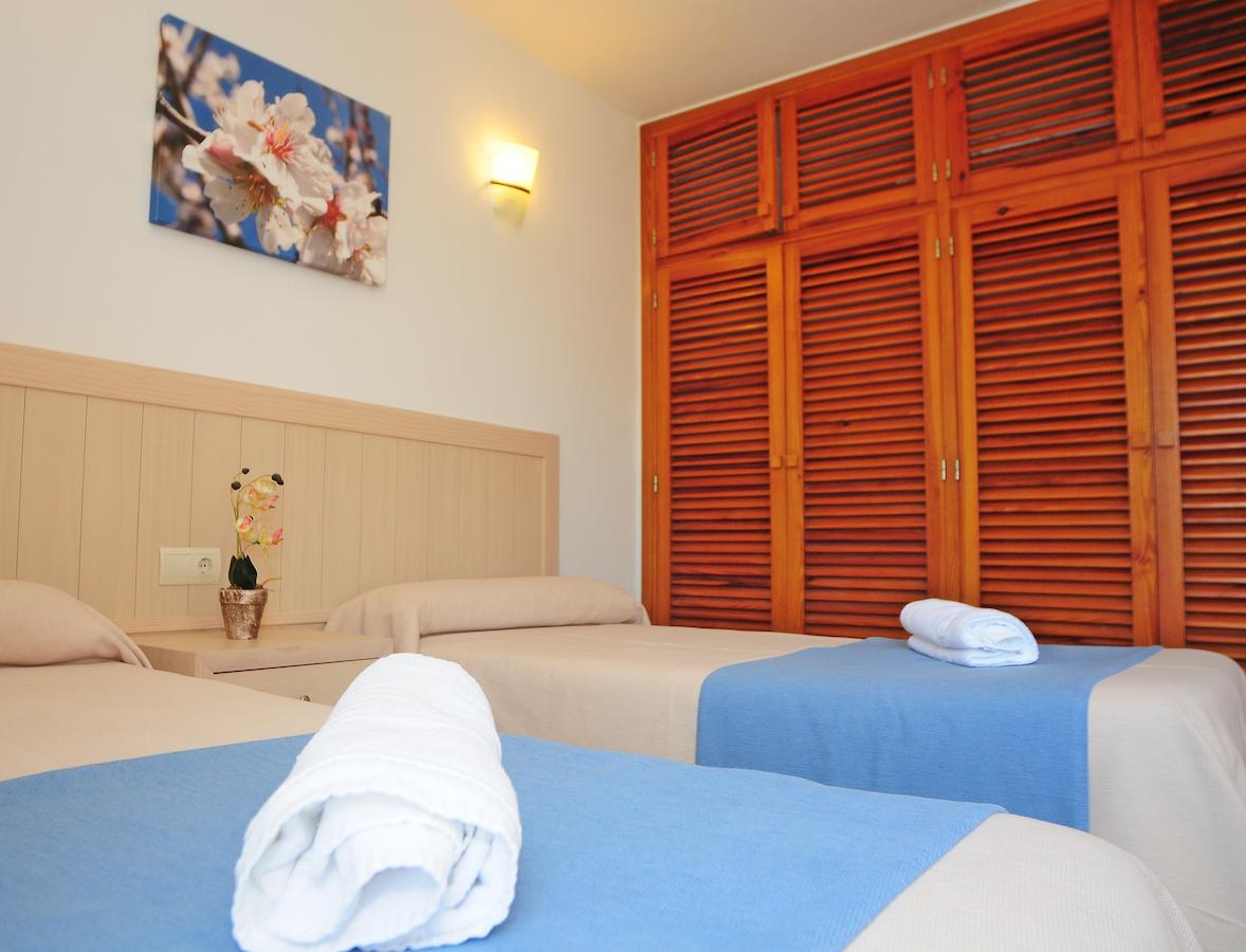 Elegant Apartment Playa den Bossa Sea View – Bedroom 2 – Bosbypla Elegant Apartment Playa den Bossa Sea View Bedroom 2 BayBossa19 - LeibTour: TOP aparthotels in Ibiza