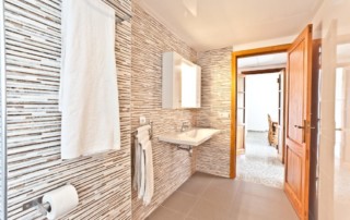 Elegant large and bright Apartment by the sea APBAHSE Bathroom1 - LeibTour: TOP aparthotels in Ibiza