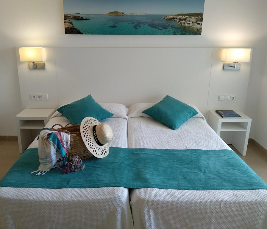 Elegant large apartment with pool – NERAPSA – Bedroom Elegant large apartment with pool NERAPSA Bedroom - LeibTour: TOP aparthotels in Ibiza