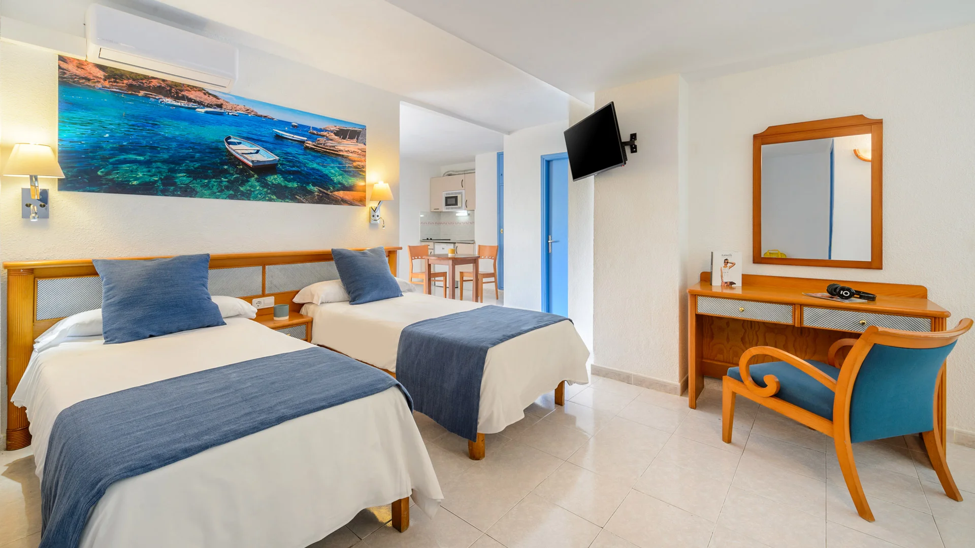 Cozy Bright Sea View Studios with Pool, SAN ANTONIO – Property Code: Forsaibz