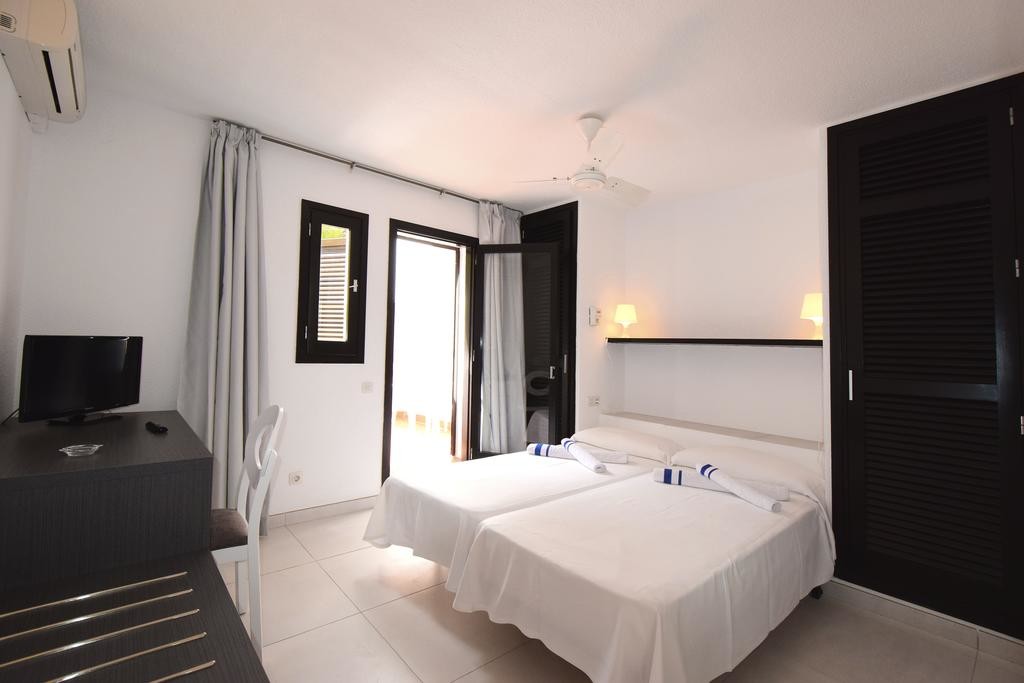 Family apartment with pool gym and Kids Area CLAZSE Bedroom - LeibTour: TOP aparthotels in Ibiza