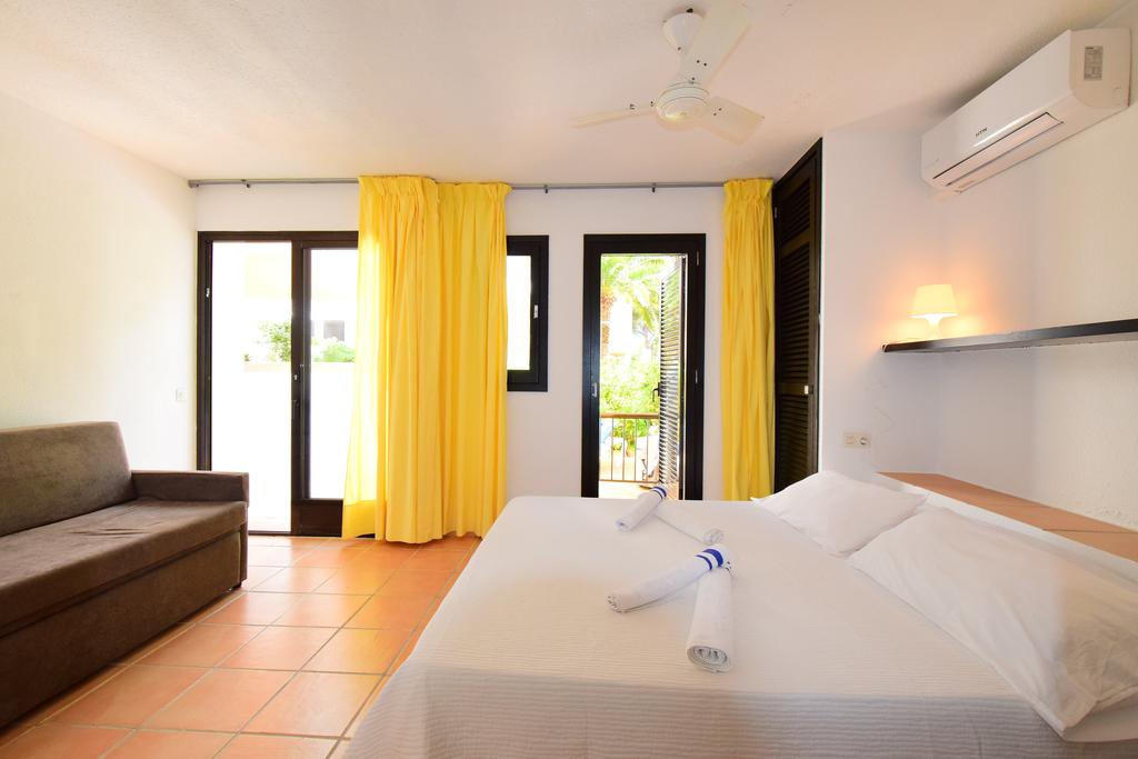 Surf and book in few minutes: Large holiday apartment ideal for families and large groups with pool, gym and <span class="fusion-highlight custom-textcolor "" highlight1 awb-highlight-background" style="--awb-color:"#f7e600";--awb-text-color:"#000000";" id="""">Kids Area</span>, next to the beach