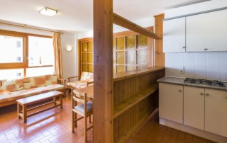 Group accommodation large holiday apartment. PLAYA DEN BOSSA Bossarlz Living room2 - LeibTour: TOP aparthotels in Ibiza