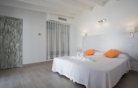 HTL RMRFOR 22 - LeibTour: TOP aparthotels in Ibiza