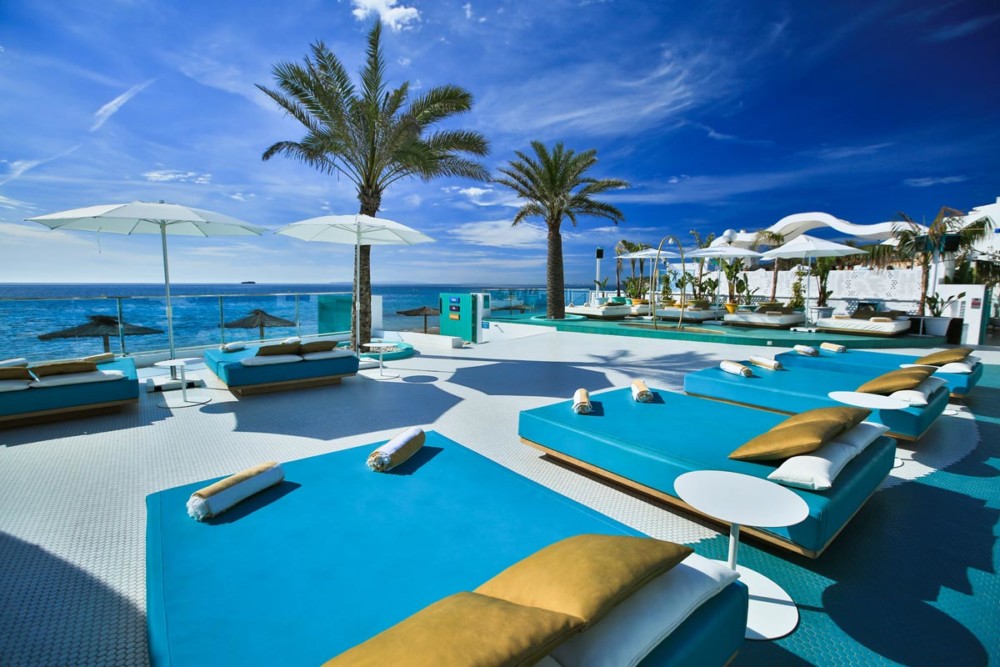 Surf and book in few minutes: Exclusive luxury and stylish holiday accommodation in the top rated area, perfect for club lovers. Live the wild atmosphere of Ibiza nightlife and spend a dream holiday!