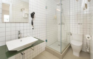 Large bright apartment with pool in Sant Antoni Bahiariv Bathroom 2 - LeibTour: TOP aparthotels in Ibiza