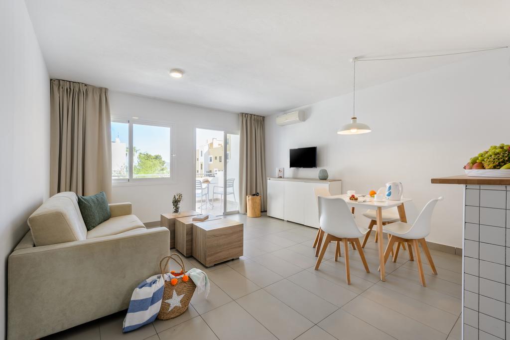 Large bright apartments and hotel rooms with pool, SAN ANTONIO BAY – Property code: BAHIARIV