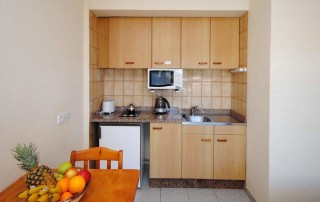 Large comfortable apartment with pool and private parking SEUCALU Kitchen - LeibTour: TOP aparthotels in Ibiza