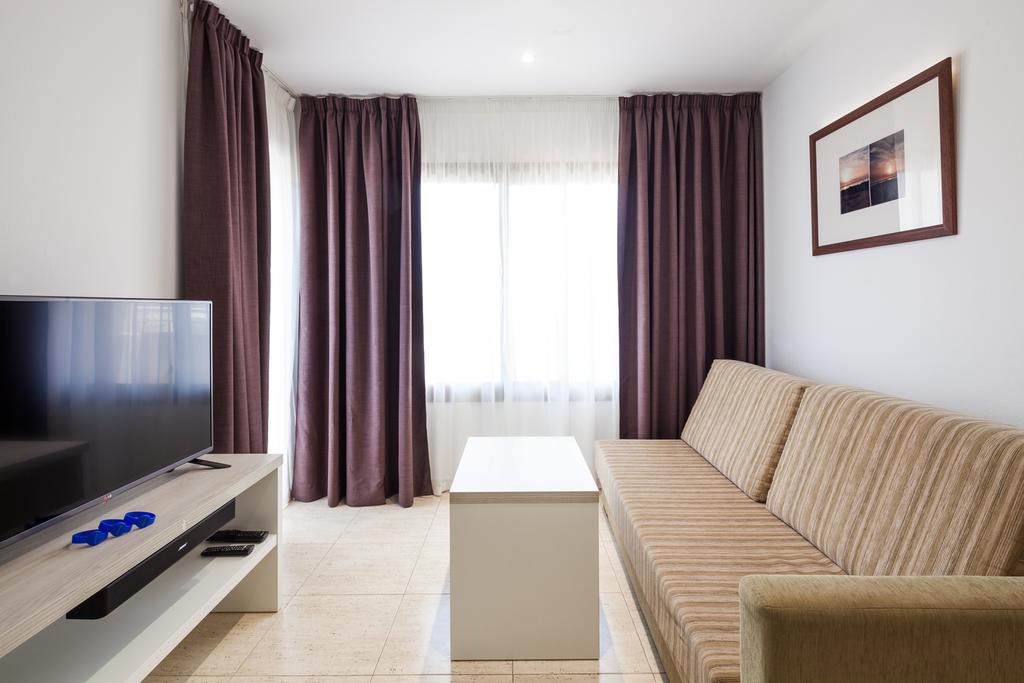 Stylish holiday apartment with swimming pool close to Ibizan nightlife, PLAYA DEN BOSSA – Property Code: IBHEAAP