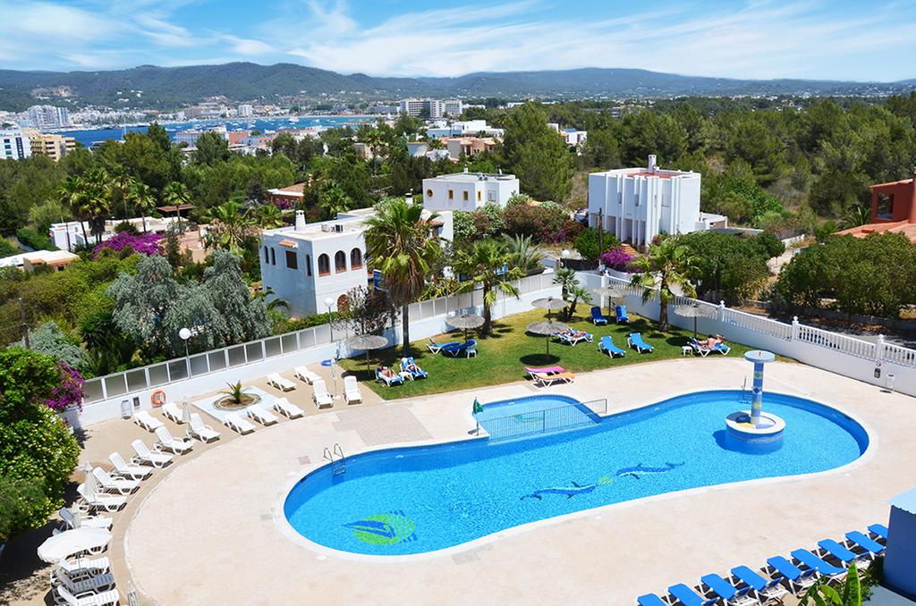 Bright simple holiday apartments close to the beach, SAN ANTONIO BAY – Property Code: MOAPBAH
