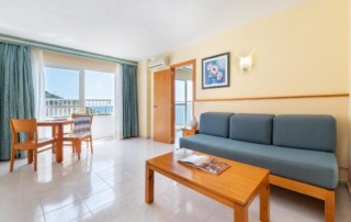 Nice and cheap studio apartment with pool TRGARAP Living room - LeibTour: TOP aparthotels in Ibiza