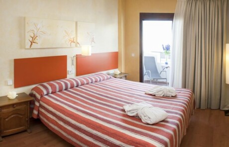 Basic central holiday apartments short walk to the beach, SANTA EULALIA – Property Code: PRATSEU
