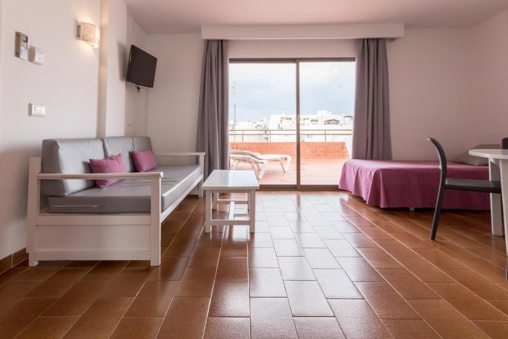 Nice cozy holiday apartments in the downtown, close to the center, SAN ANTONIO – Property Code: RSOLPTA