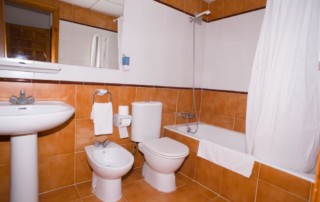 Sea View Cozy Apartments with Pool SAN ANTONIO CEPASAN Bathroom 5 - LeibTour: TOP aparthotels in Ibiza