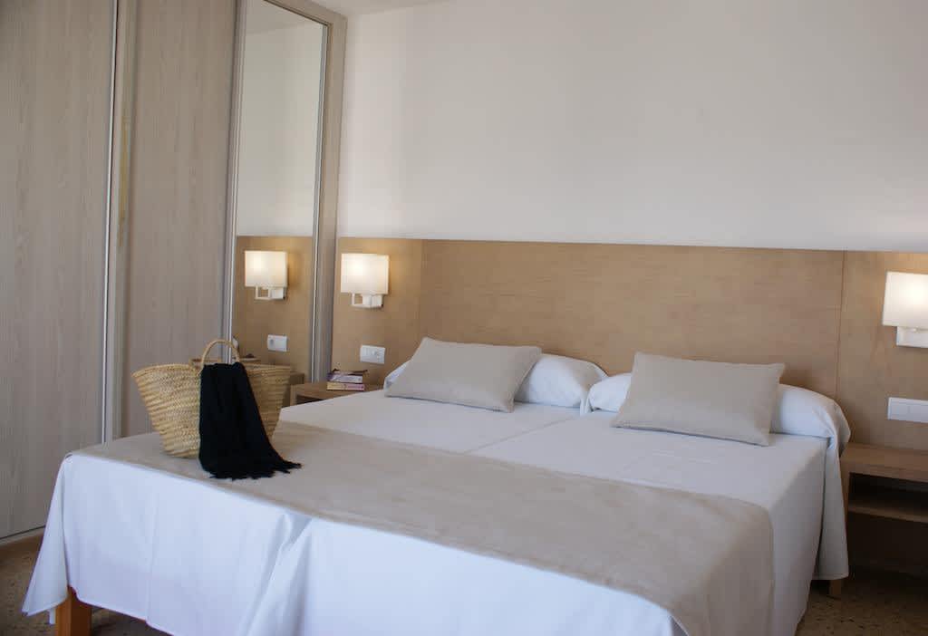 Sea View elegant modern Apartment, SAN ANTONIO – Margepre – Bedroom 3 Sea View elegant modern Apartment SAN ANTONIO Margepre Bedroom 3 - LeibTour: TOP aparthotels in Ibiza