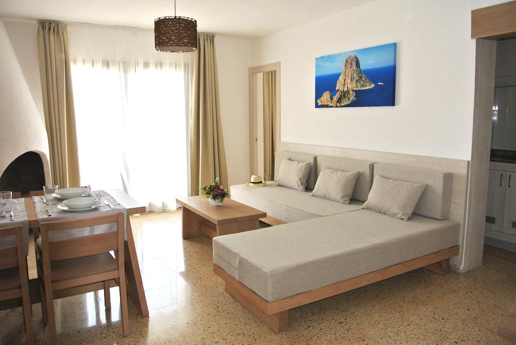 Sea View elegant modern holiday Apartment, SAN ANTONIO – Property code: MARGEPRE