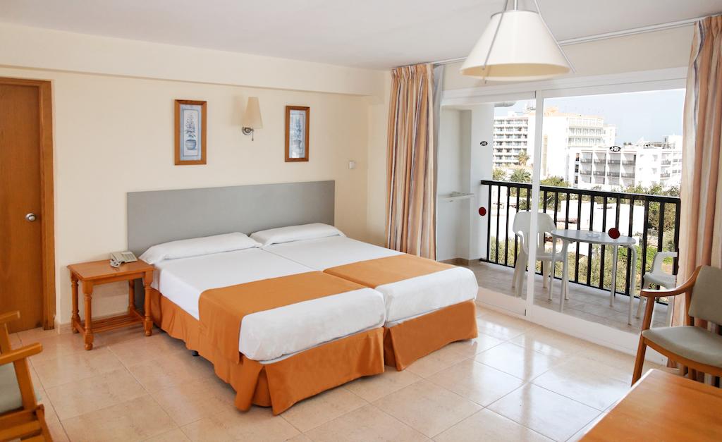 Surf and book in few minutes: Spacious Bright Holiday apartments with pool in San Antonio, perfect for families and large groups