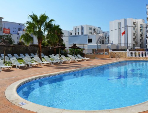 [STUDIO (3 ADULTS)] Holiday Studio apartment with pool close to the beach