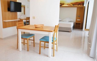 Stunning apartment with pool SAN ANTONIO BAY SAMARAP Living 2 - LeibTour: TOP aparthotels in Ibiza