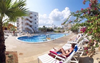 Stunning apartment with pool SAN ANTONIO BAY SAMARAP Pool - LeibTour: TOP aparthotels in Ibiza
