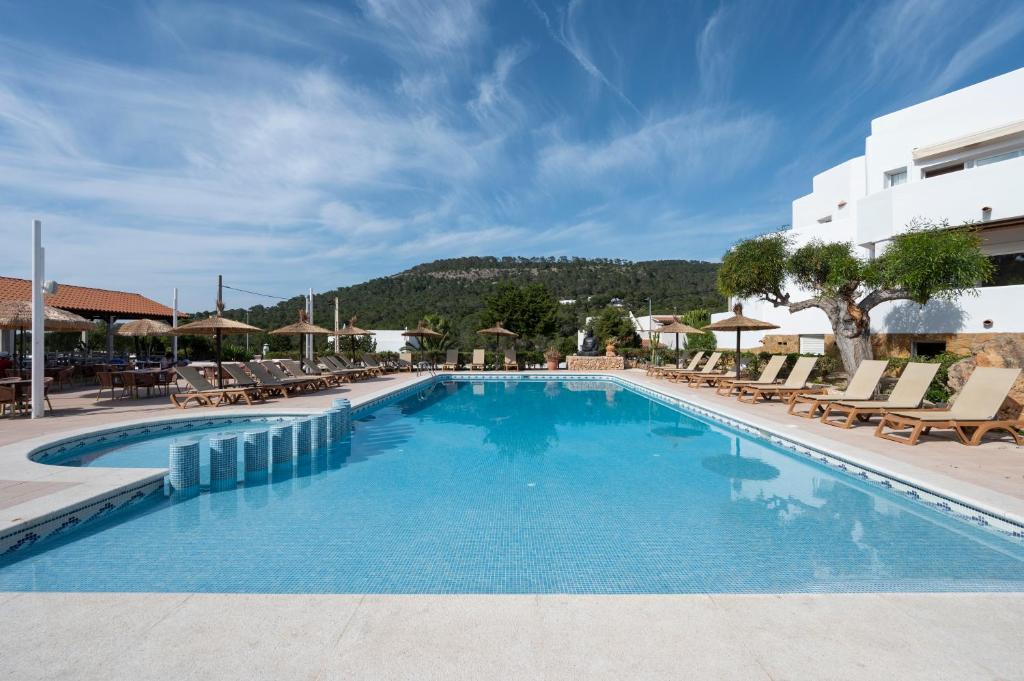 Quiet modern holiday apartments in natural environment, CALA VADELLA – Property Code: VDCLLAPT