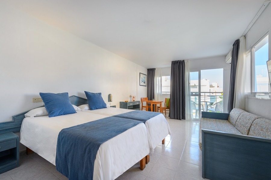 Holiday studio apartments with pool close to the beach, SAN ANTONIO – Property Code:  CECIAPSA